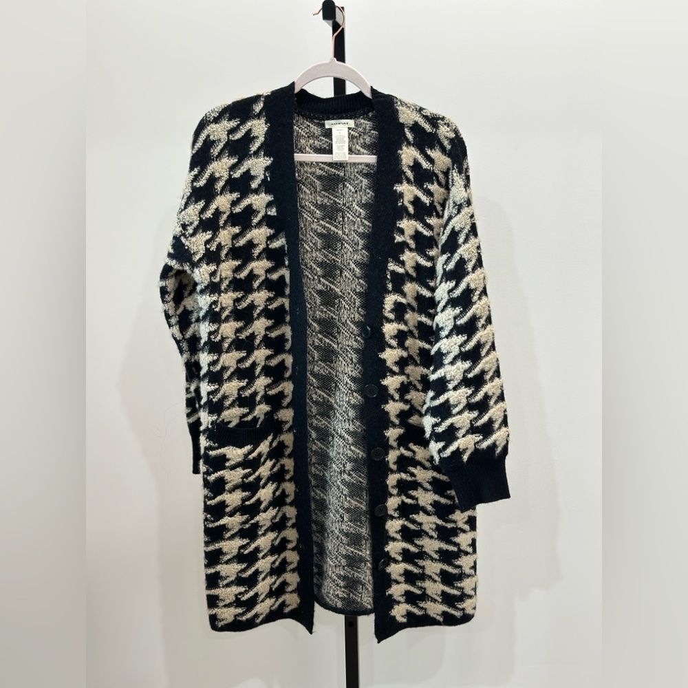 Max studio houndstooth soft cardigan, size small & Medium Pre owned - Picture 7 of 9